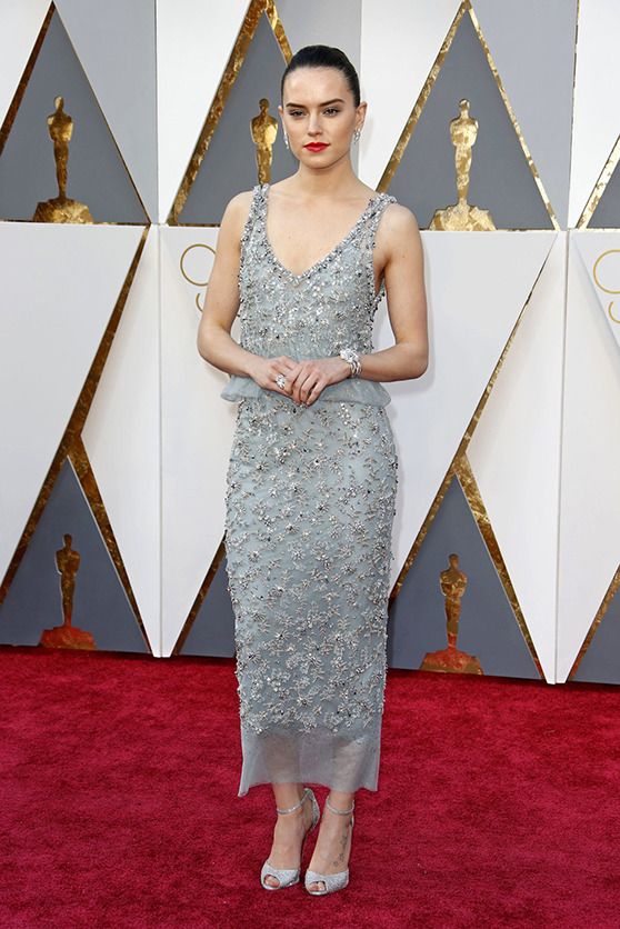 2016 oscars daisy ridley gray chanel couture